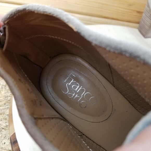 Franco Sarto GOLDIE 10M Leather Peep Toe Ankle Booties Boots Perforated Back Zip - Picture 8 of 10